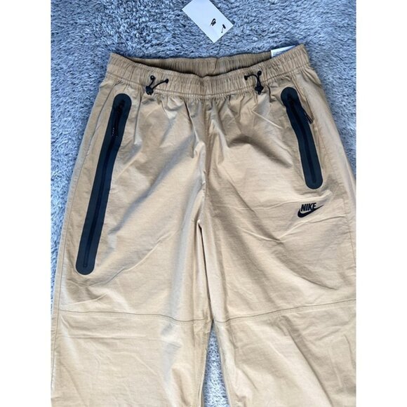 Nike NSW Tech Woven Colorblock Oversized Pants Size Medium Men Beige HM7158-297 - Picture 4 of 7